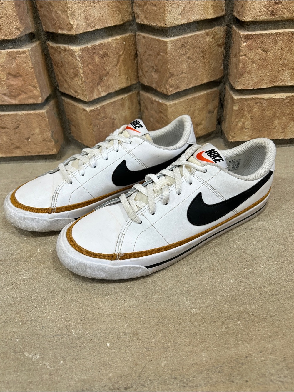 Nike court legacy women’s shoes size 7.5 kids 6Y